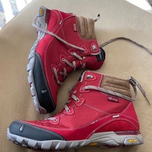 AhNu Hiking Boots - Brand New - Size 9.5